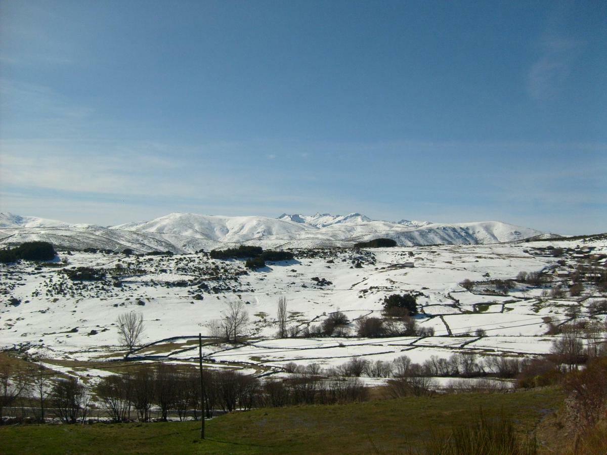 El Rondillo de Gredos Hostal Hoyos del Collado Exterior foto