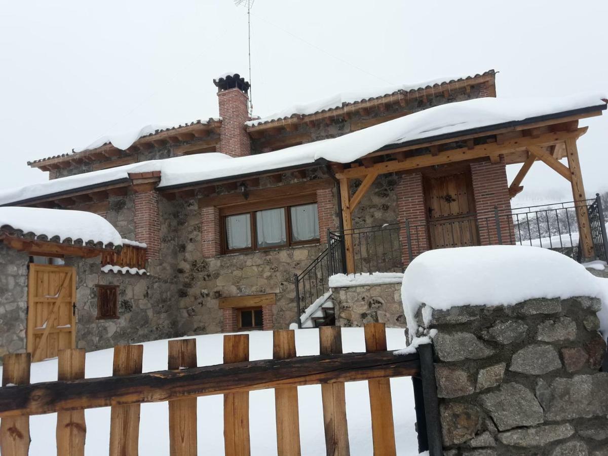 El Rondillo de Gredos Hostal Hoyos del Collado Exterior foto